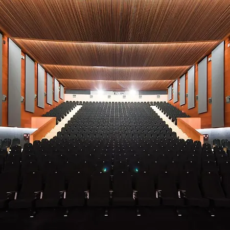 Hotel Reina Petronila 5*