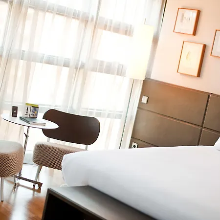 Hotel Reina Petronila 5*