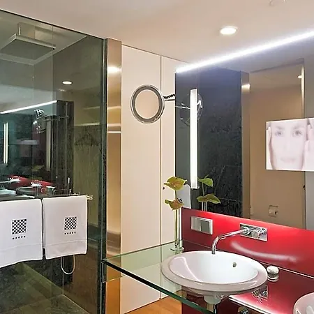 Hotel Reina Petronila 5*