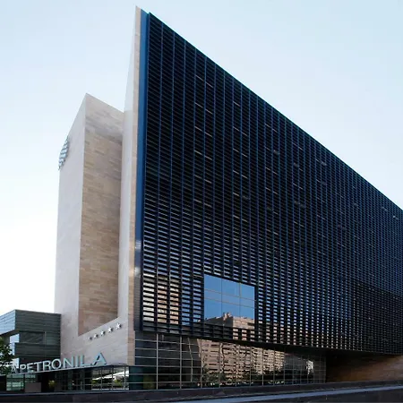 Reina Petronila Otel