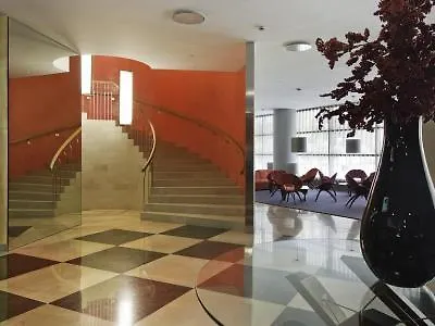 佩德罗尼拉女王酒店 萨拉戈萨