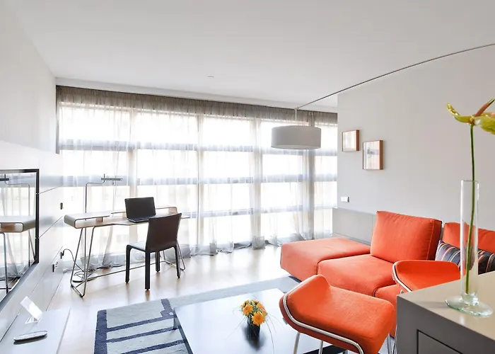 Hotel Reina Petronila 5*