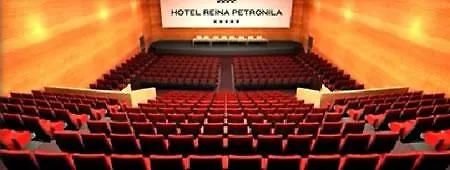 Reina Petronila Szálloda