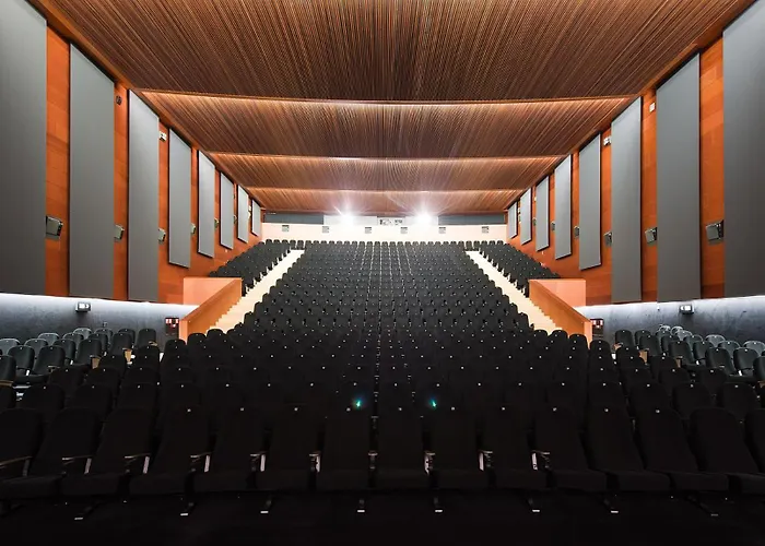 Szálloda Reina Petronila 5*