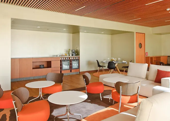 佩德罗尼拉女王酒店 萨拉戈萨