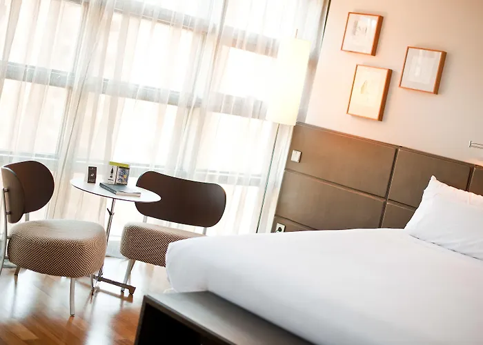 Hotel Reina Petronila 5*