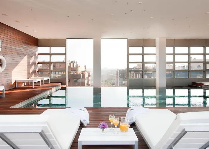 佩德罗尼拉女王酒店 萨拉戈萨