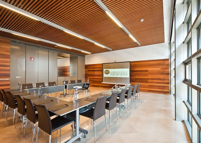 佩德罗尼拉女王酒店 萨拉戈萨