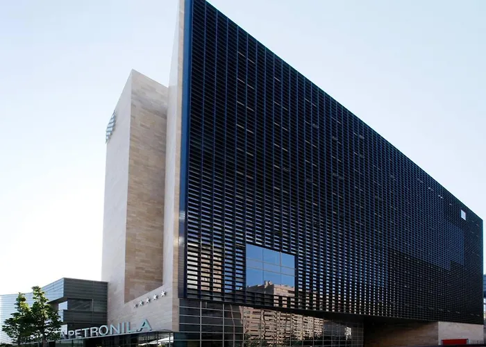 佩德罗尼拉女王酒店 萨拉戈萨