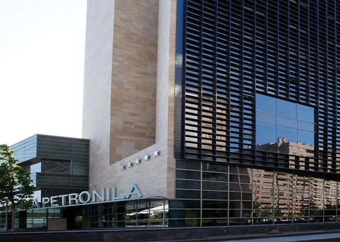 佩德罗尼拉女王酒店 酒店