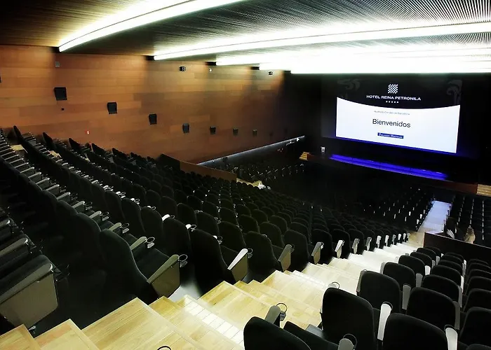 佩德罗尼拉女王酒店 酒店 萨拉戈萨